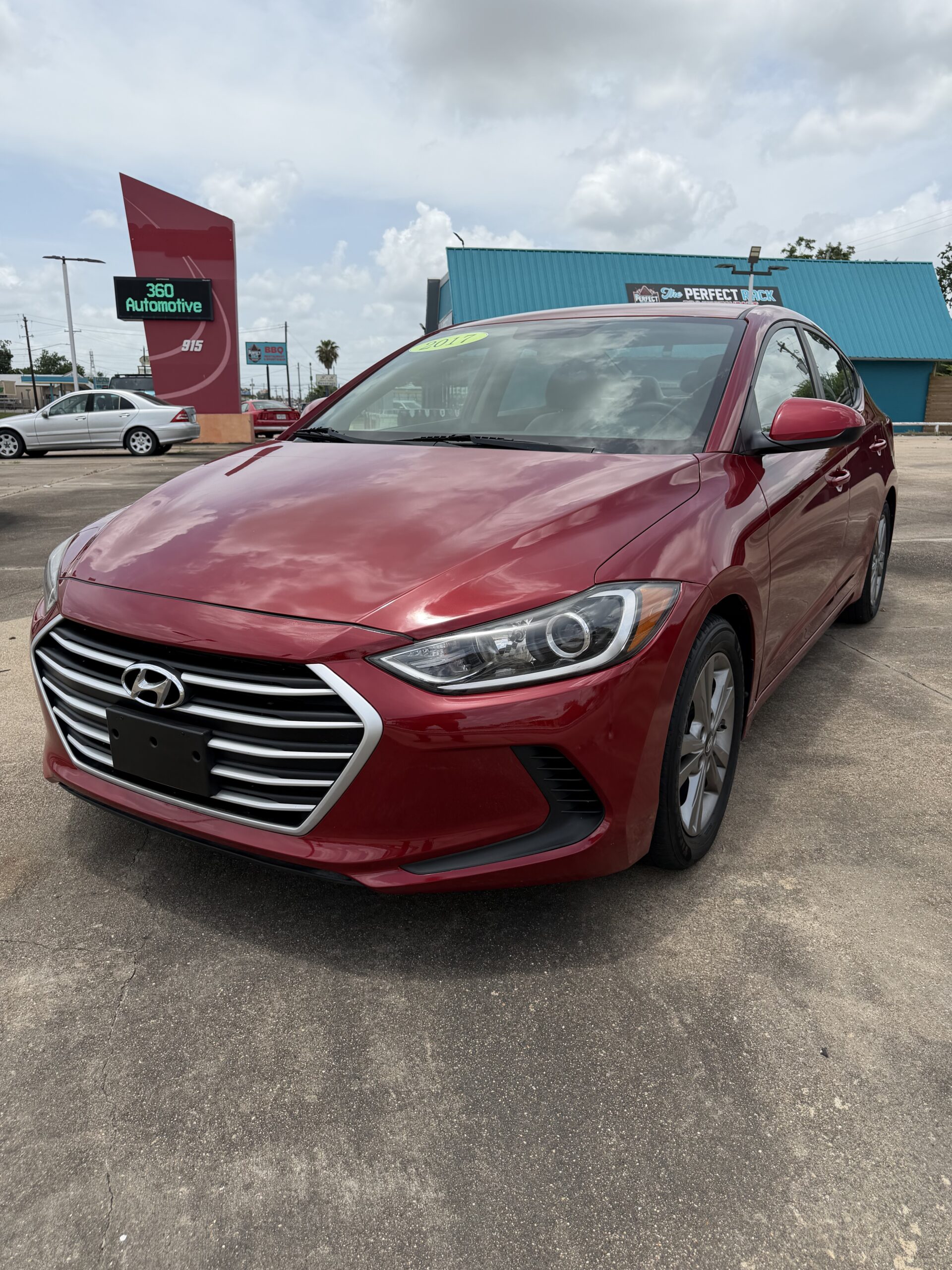 
								2017 Hyundai Elantra SE Sedan 4D full									