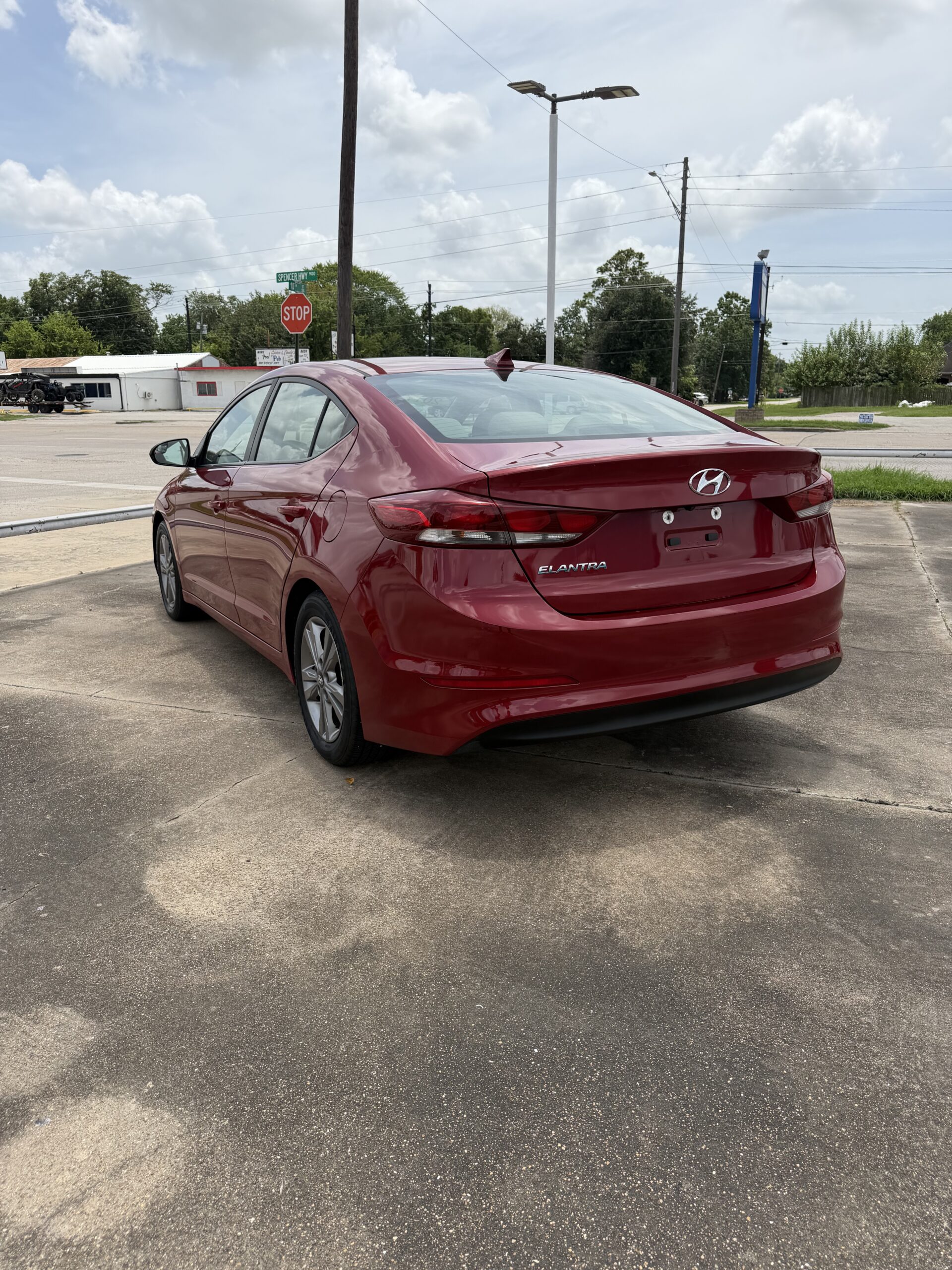 
								2017 Hyundai Elantra SE Sedan 4D full									