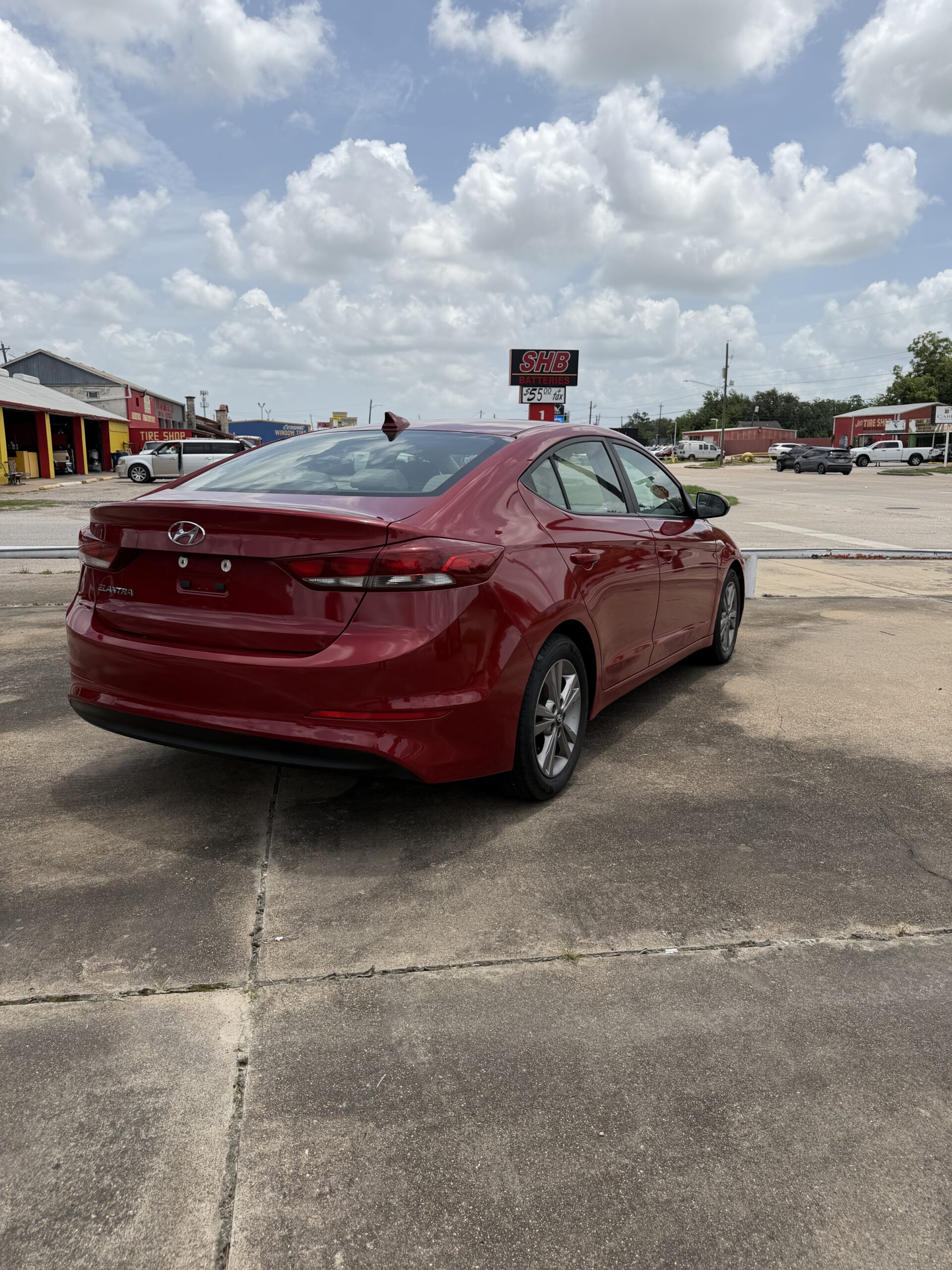 
								2017 Hyundai Elantra SE Sedan 4D full									
