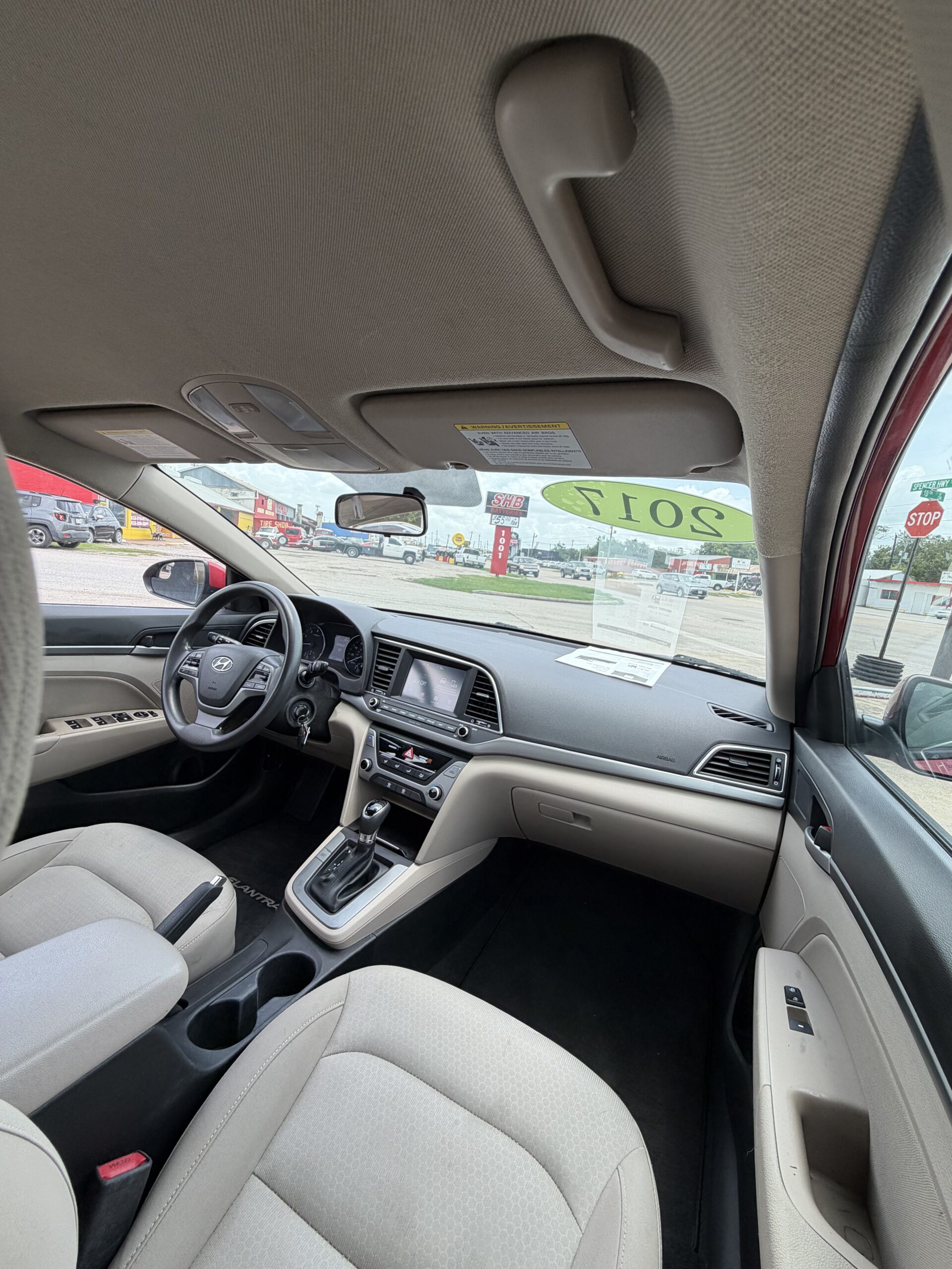 
								2017 Hyundai Elantra SE Sedan 4D full									