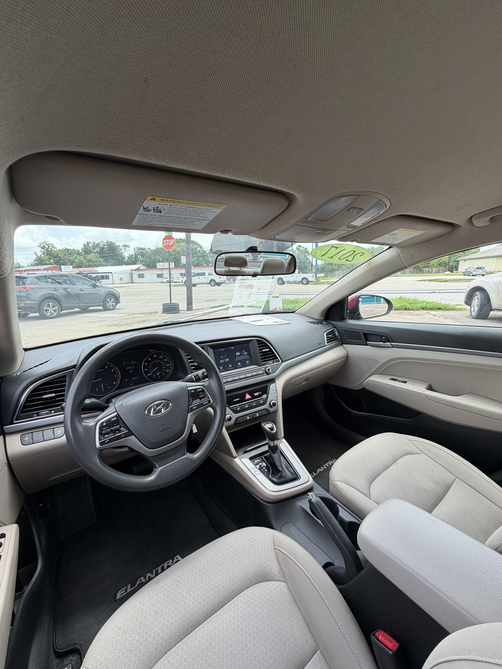 
								2017 Hyundai Elantra SE Sedan 4D full									