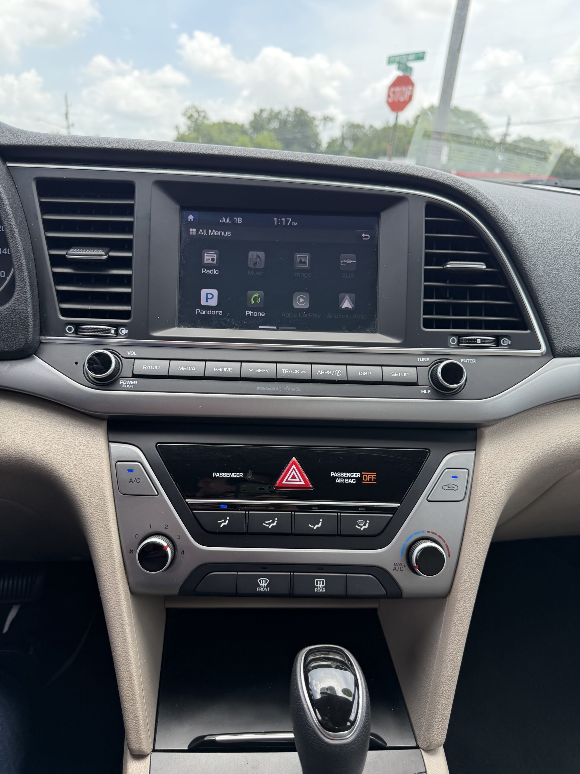 
								2017 Hyundai Elantra SE Sedan 4D full									