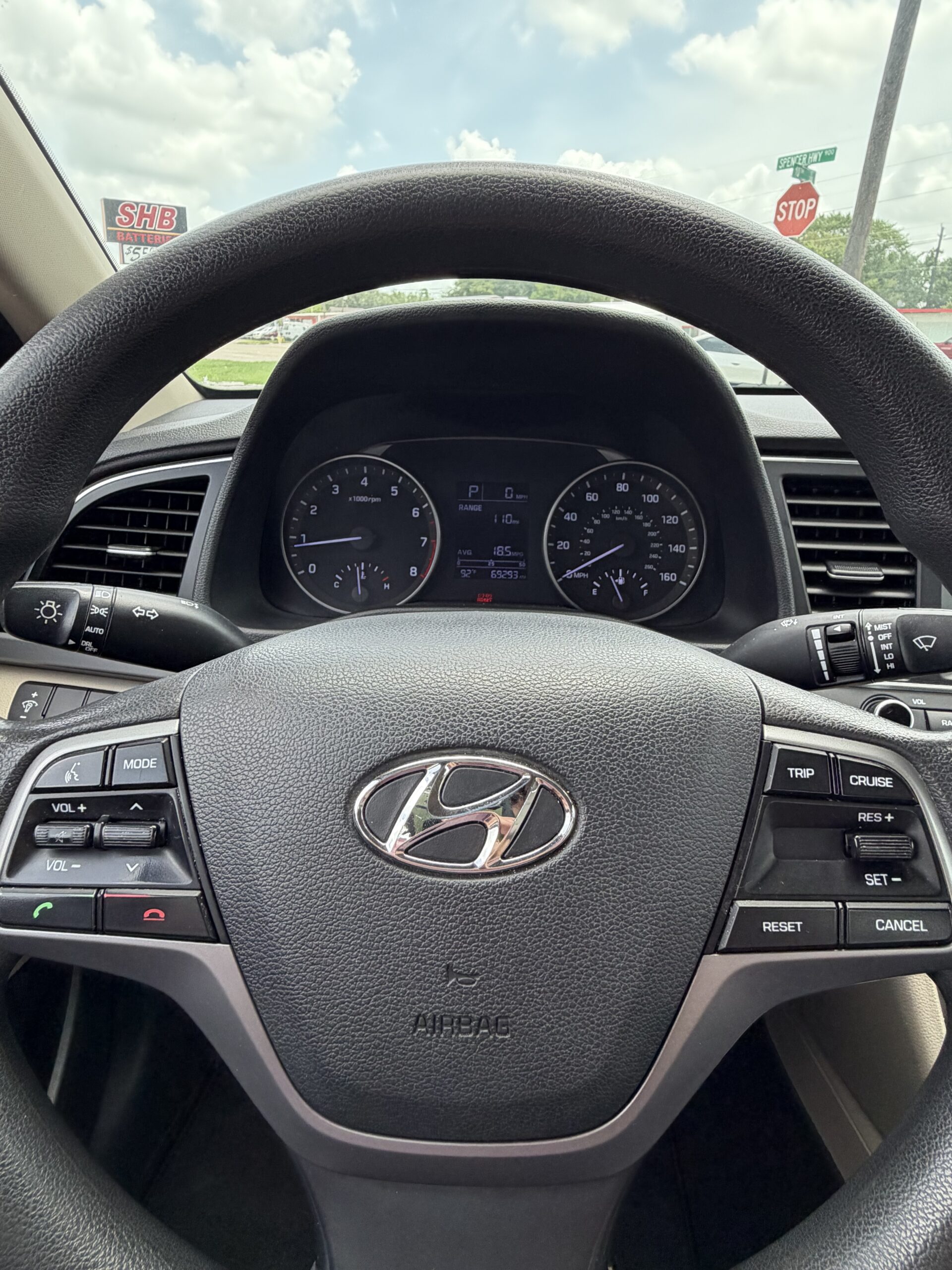 
								2017 Hyundai Elantra SE Sedan 4D full									