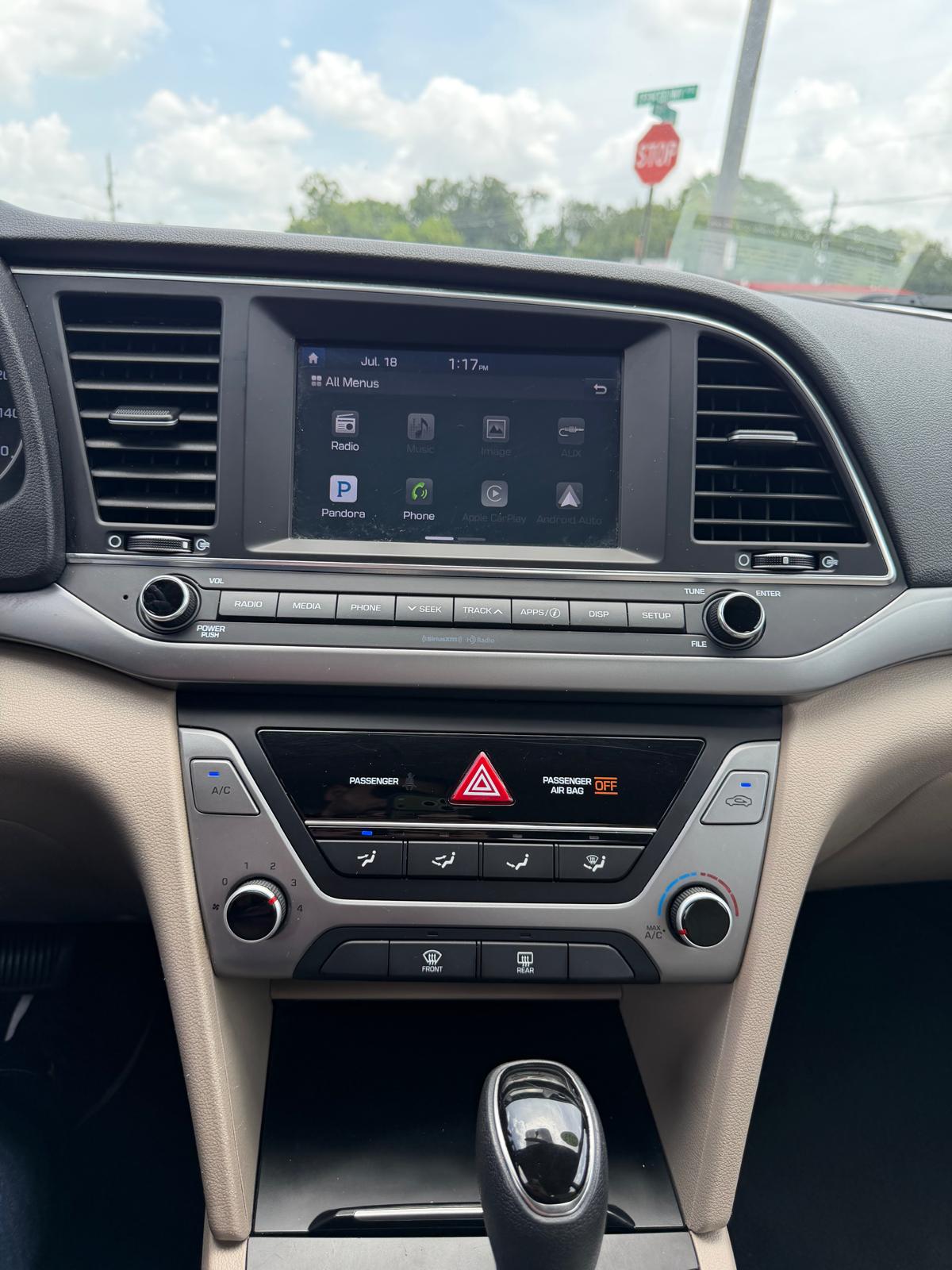 
								2017 Hyundai Elantra SE full									