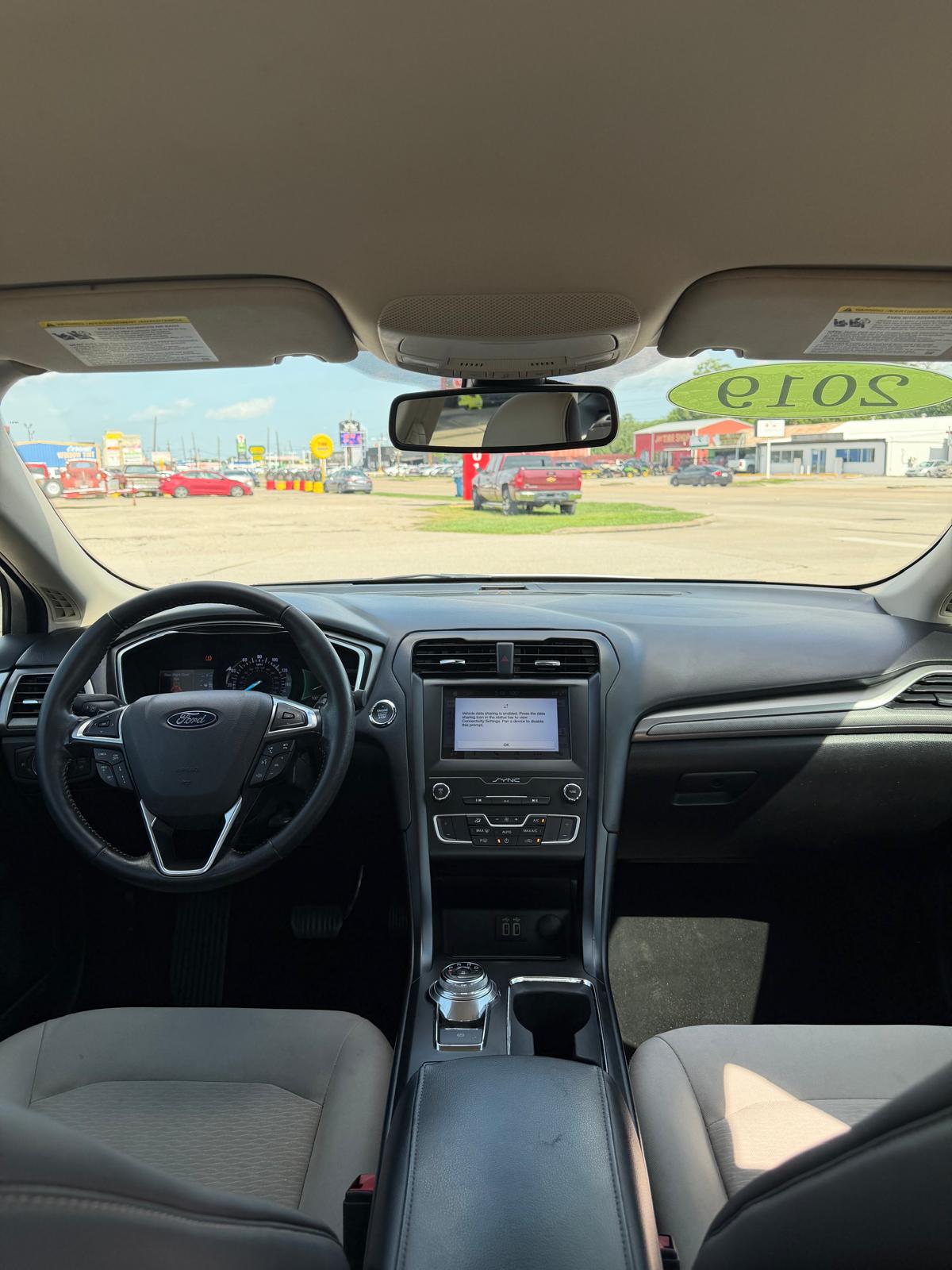 2019 Ford Fusion SE - Photo 8
