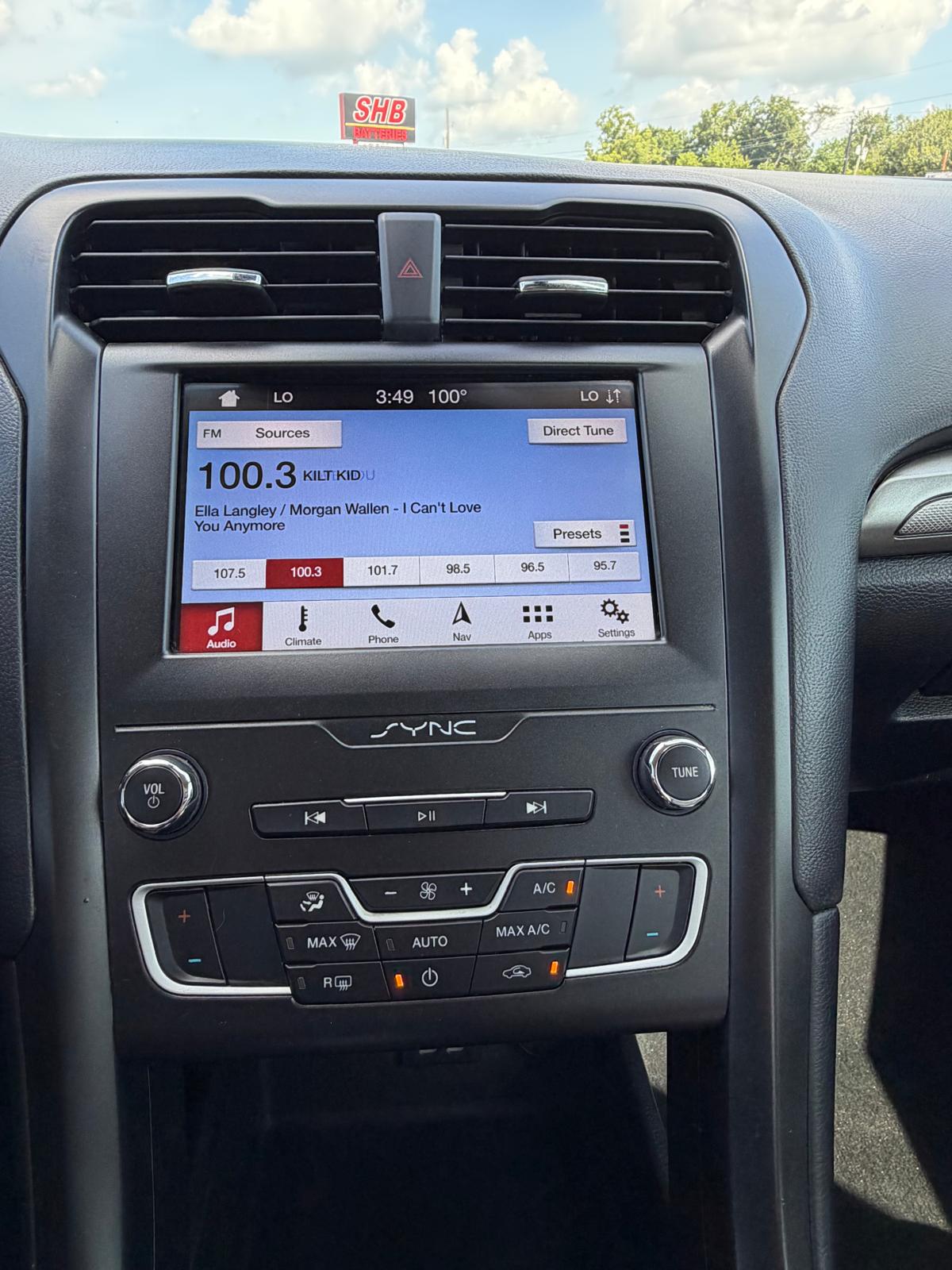 2019 Ford Fusion SE - Photo 13