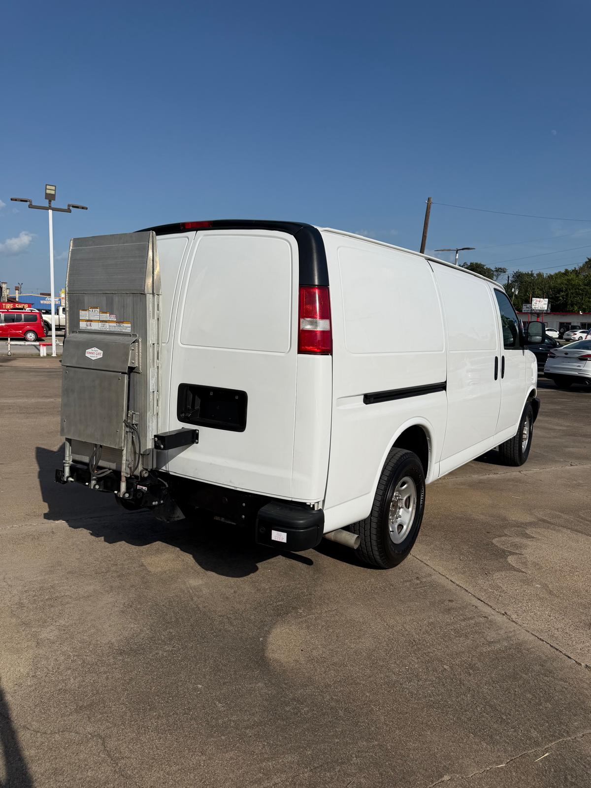 
								2020 Chevrolet Express 3500 Cargo Regular Van 3D full									