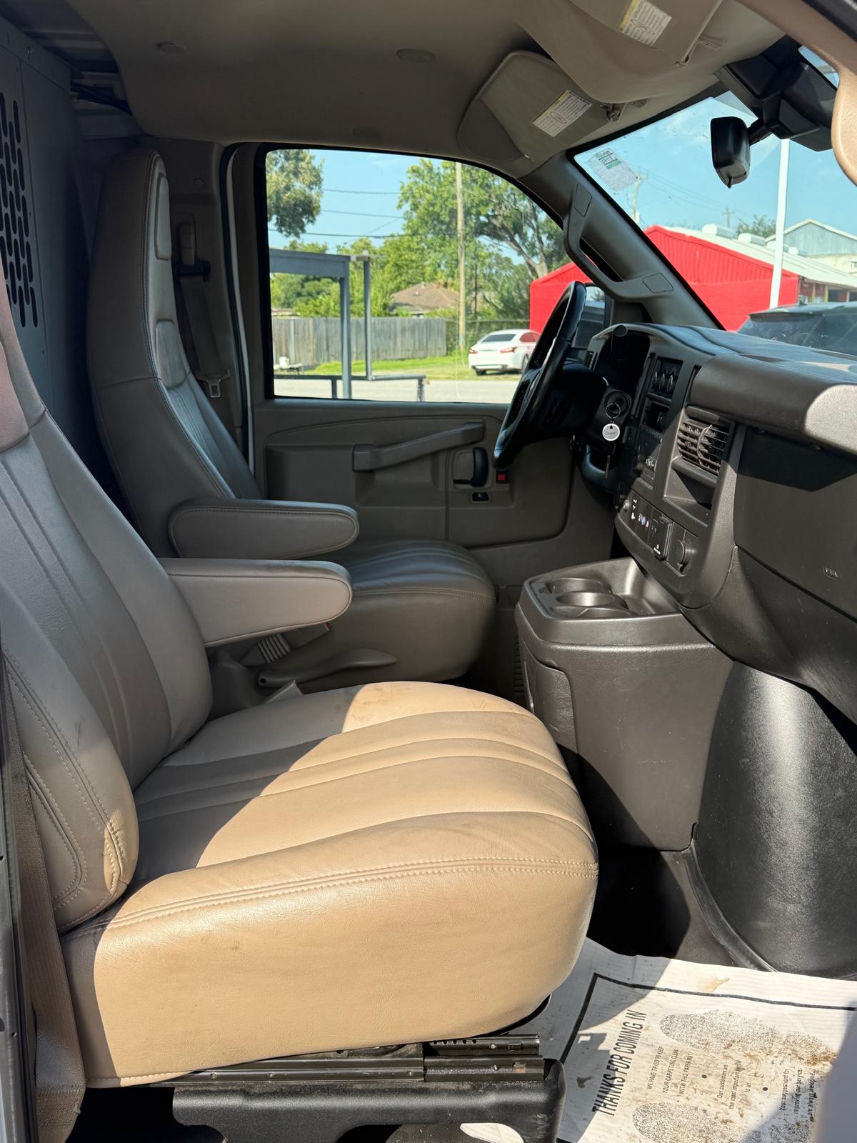 
								2020 Chevrolet Express 3500 Cargo Regular Van 3D full									
