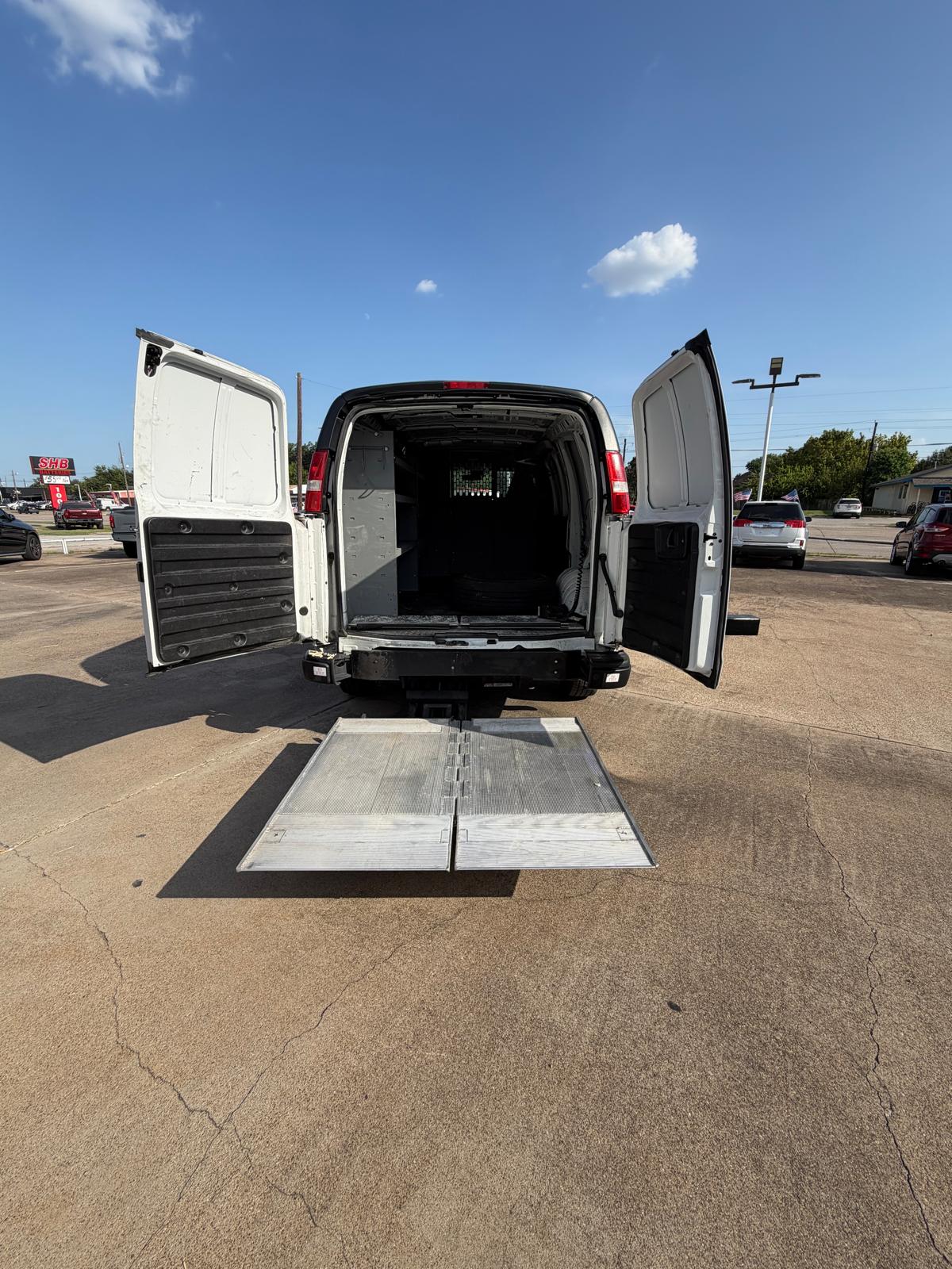
								2020 Chevrolet Express 3500 Cargo Regular Van 3D full									