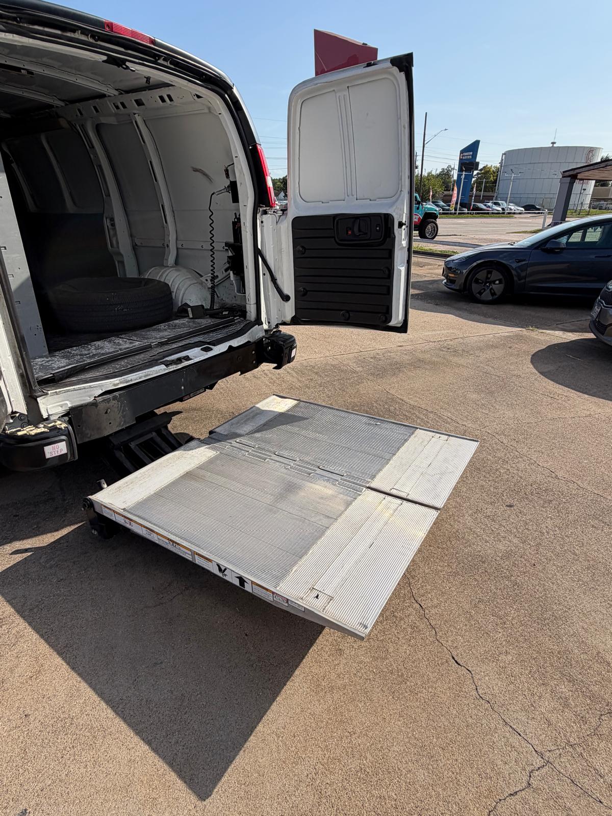 
								2020 Chevrolet Express 3500 Cargo Regular Van 3D full									