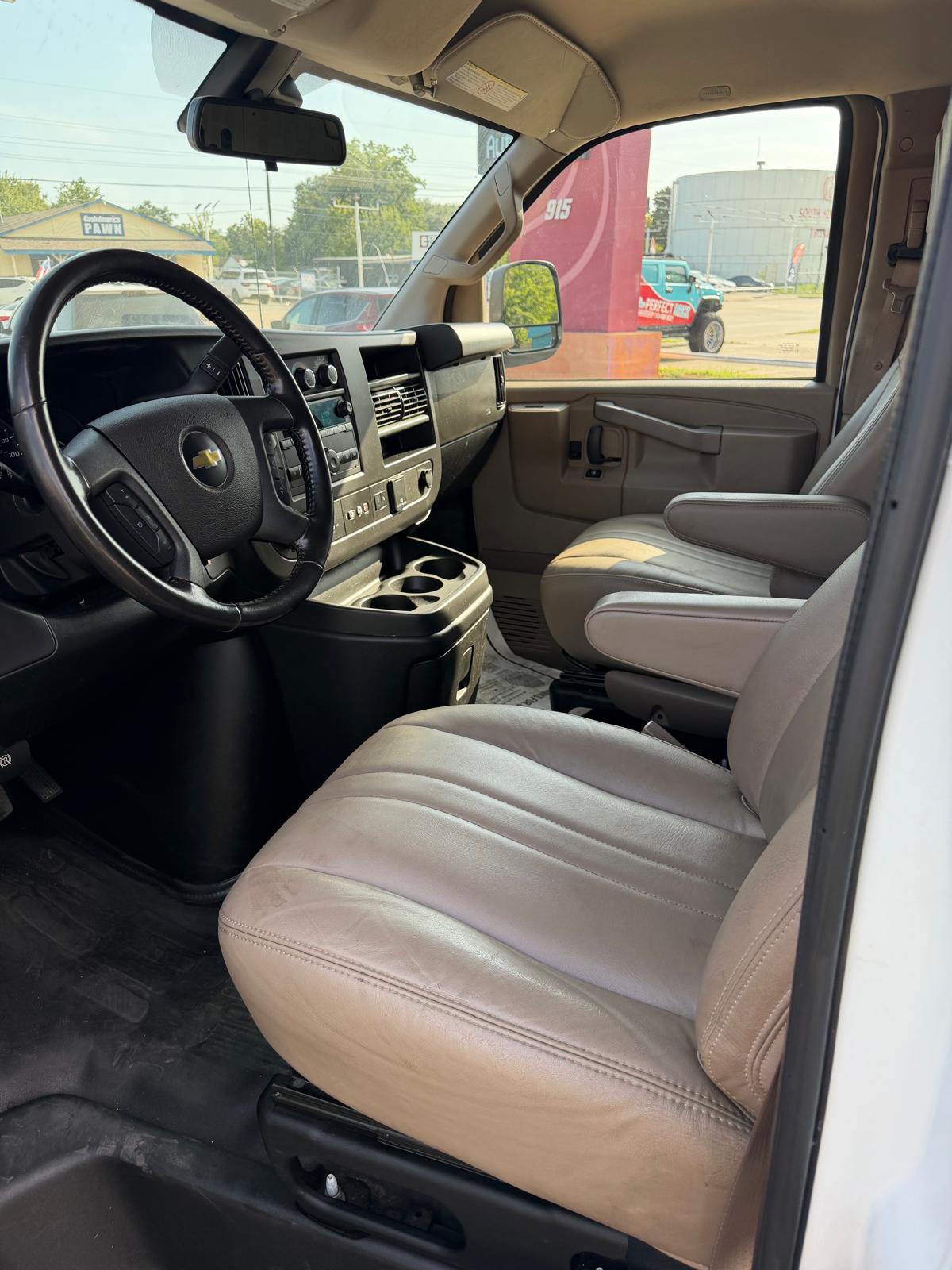 
								2020 Chevrolet Express 3500 Cargo Regular Van 3D full									
