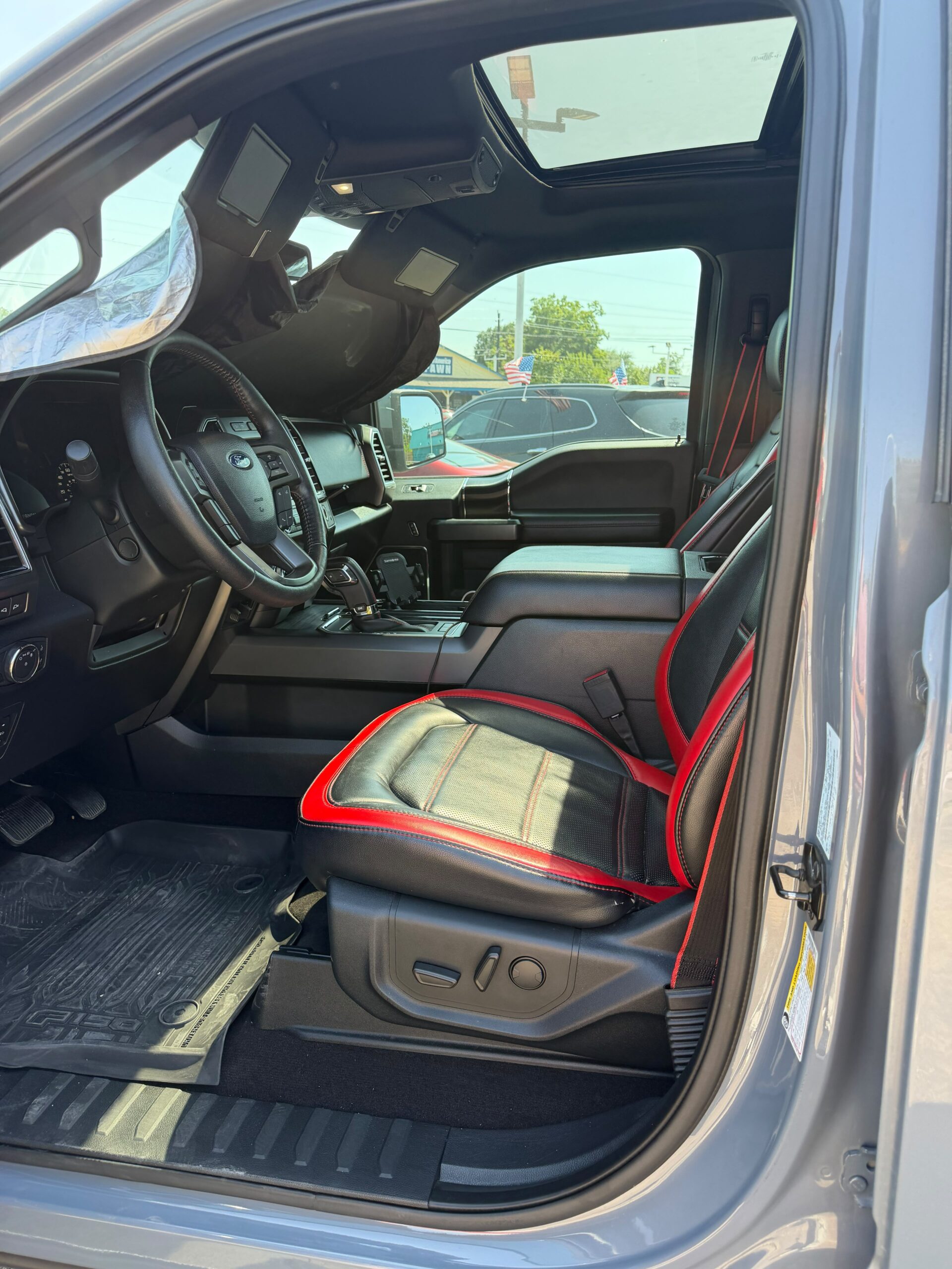 
								2019 Ford F150 SuperCrew Cab Lariat Pickup 4D 5 1/2 ft full									