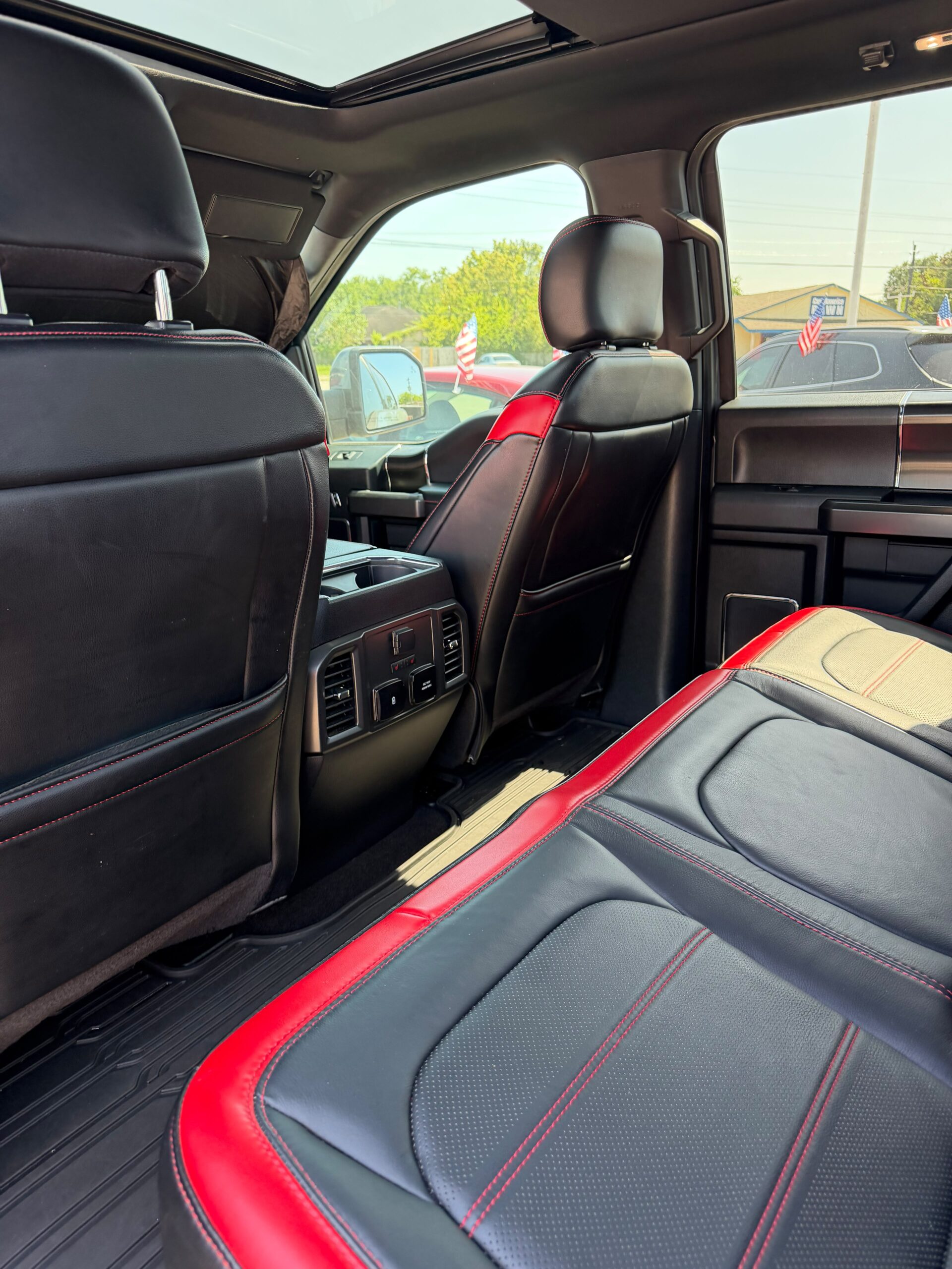 
								2019 Ford F150 SuperCrew Cab Lariat Pickup 4D 5 1/2 ft full									