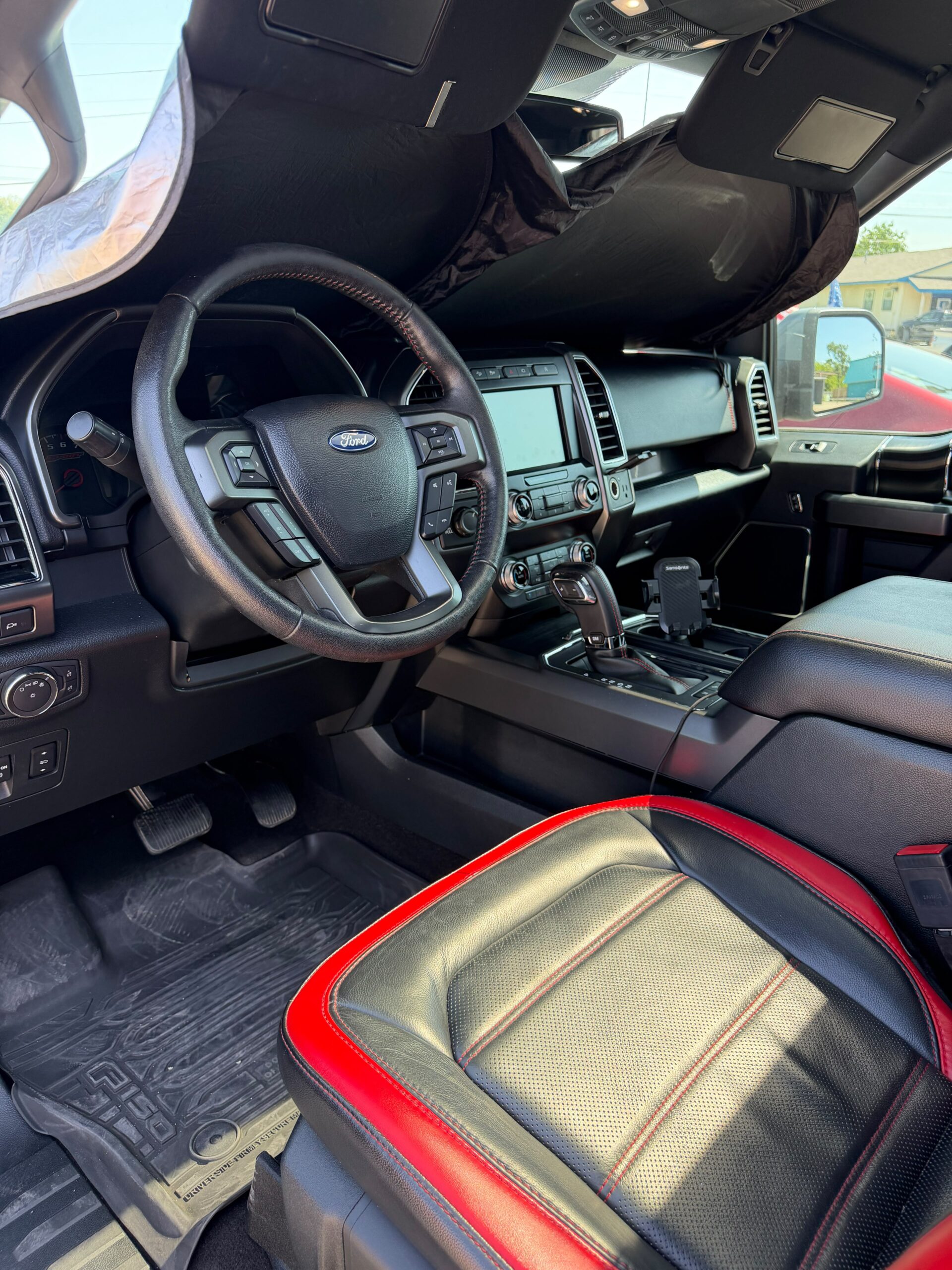 
								2019 Ford F150 SuperCrew Cab Lariat Pickup 4D 5 1/2 ft full									