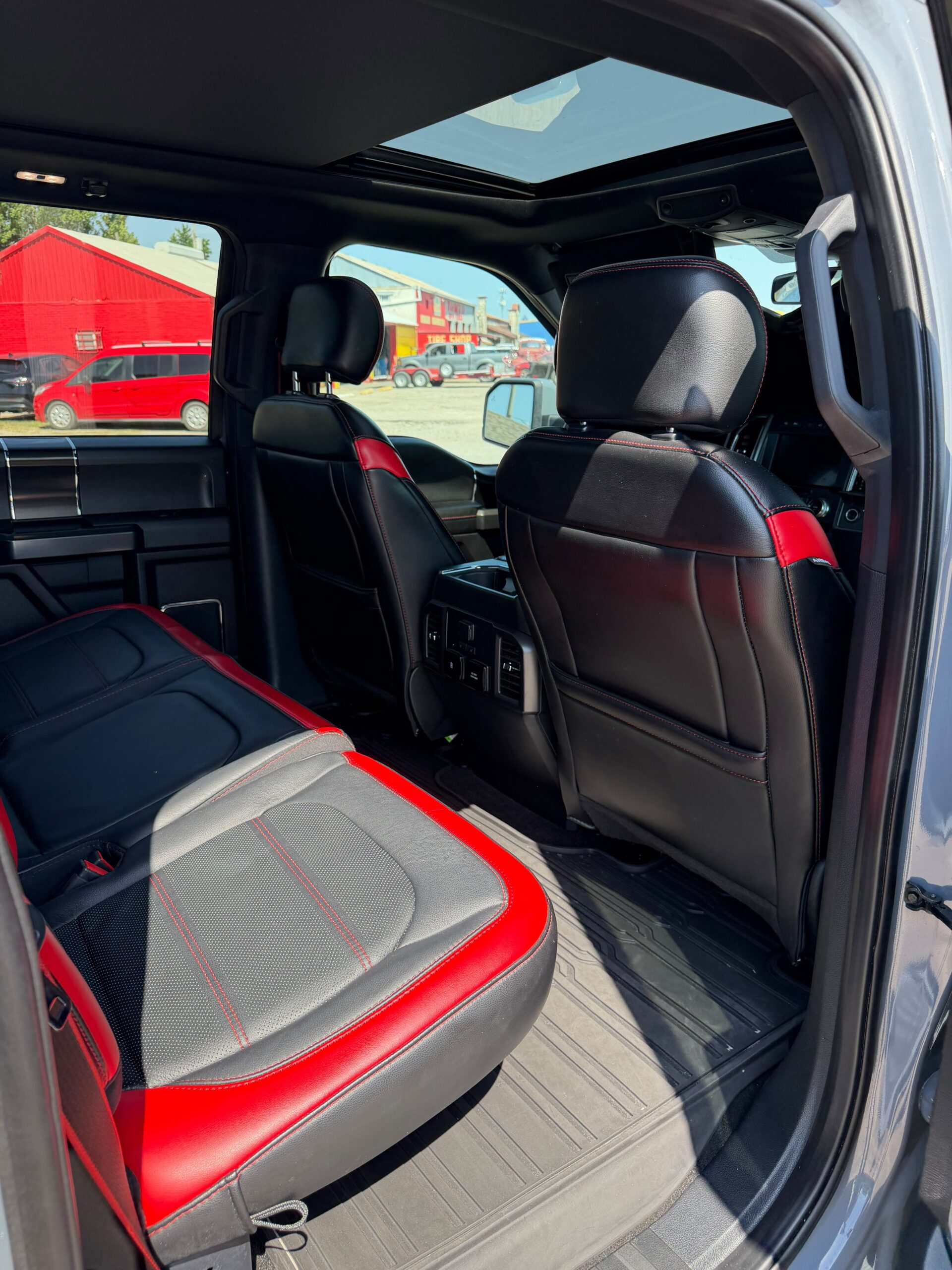 
								2019 Ford F150 SuperCrew Cab Lariat Pickup 4D 5 1/2 ft full									