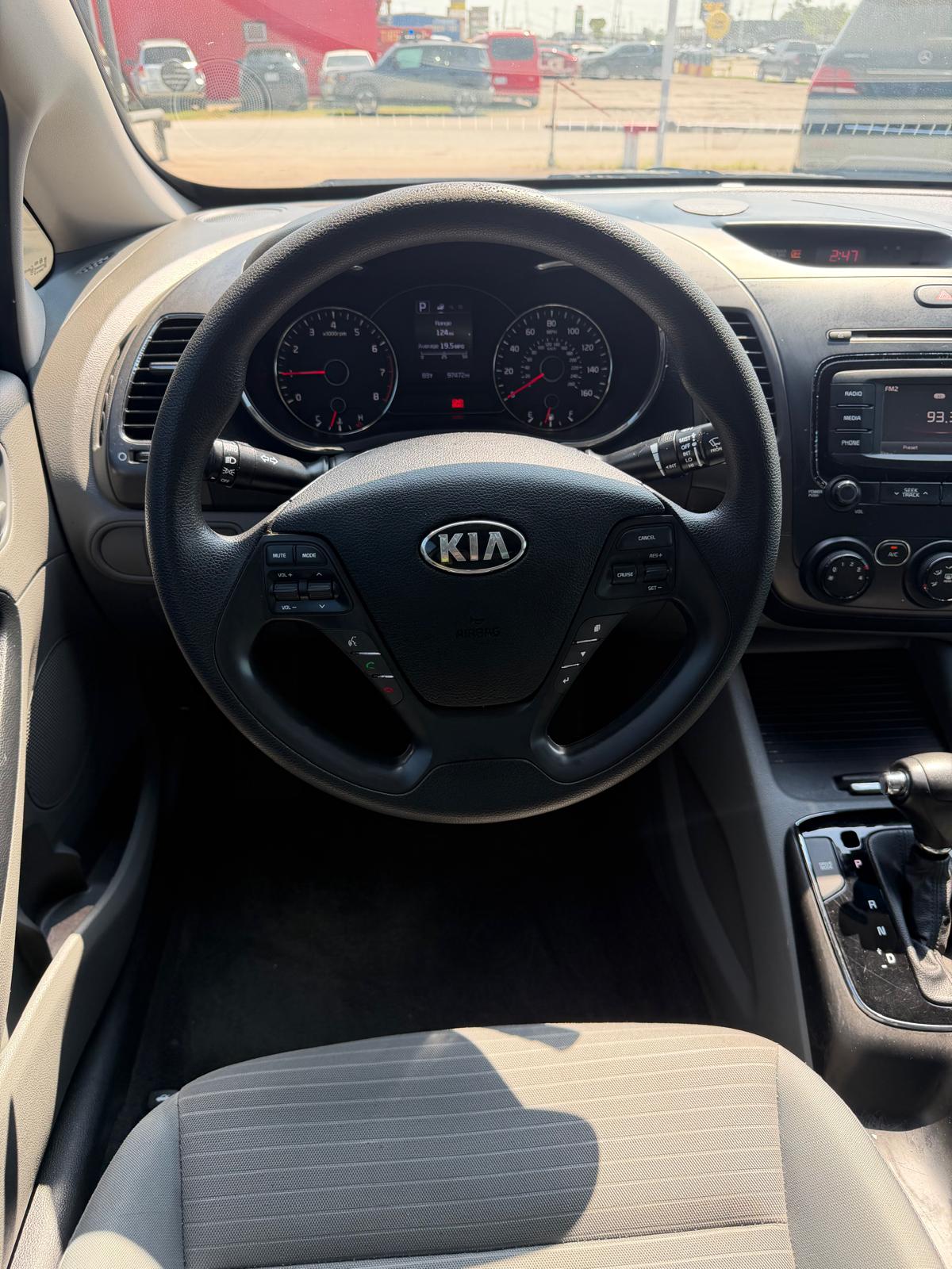 
								2017 Kia Forte LX Sedan 4D full									