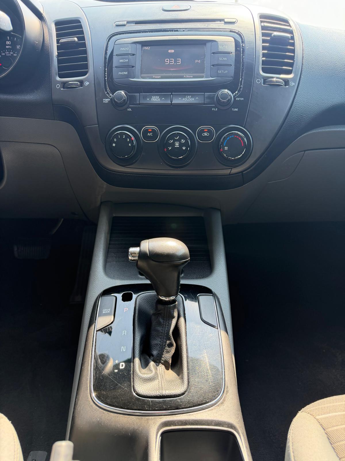 
								2017 Kia Forte LX Sedan 4D full									