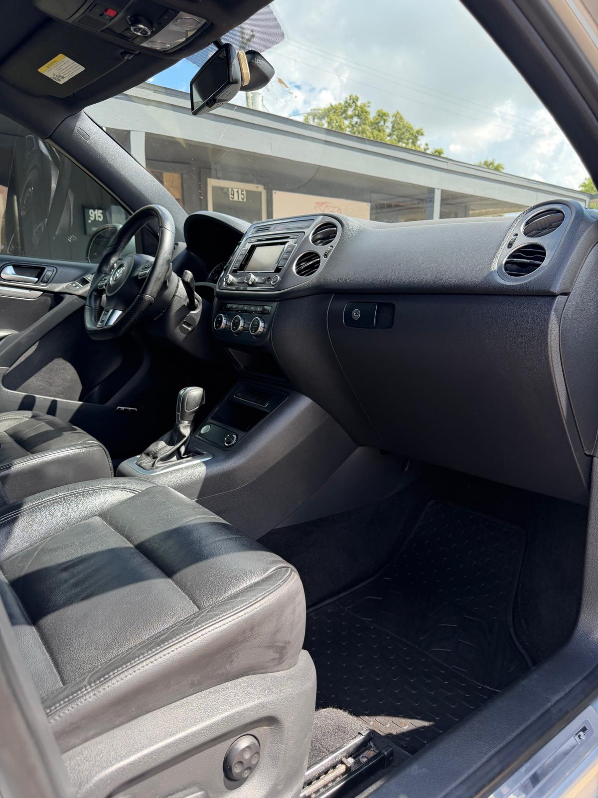 
								2014 Volkswagen Tiguan 2.0T R-Line Sport Utility 4D full									