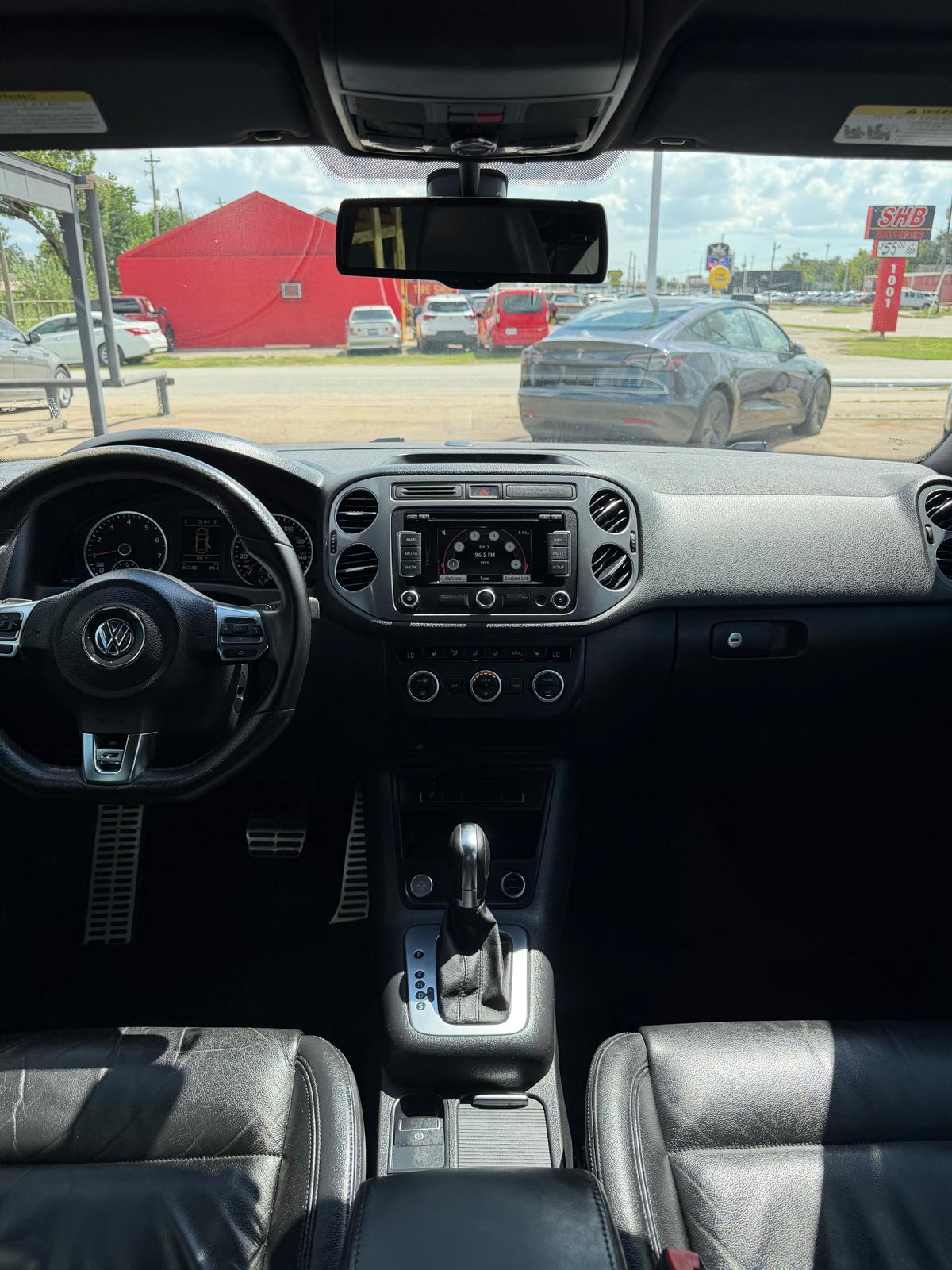 
								2014 Volkswagen Tiguan 2.0T R-Line Sport Utility 4D full									