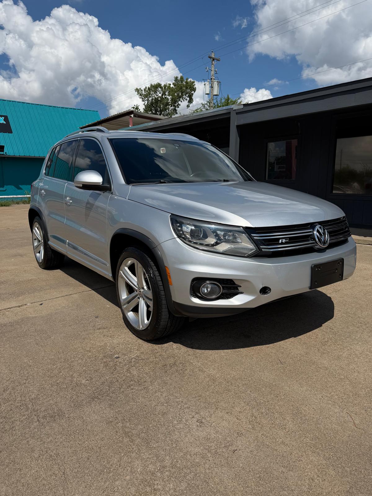 
								2014 Volkswagen Tiguan 2.0T R-Line Sport Utility 4D full									