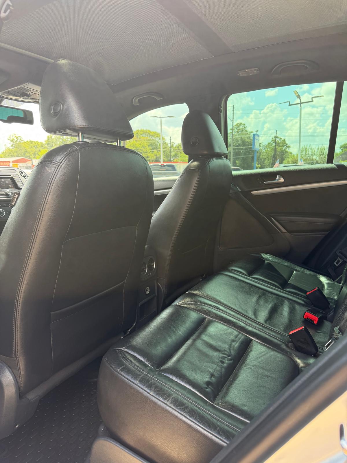 
								2014 Volkswagen Tiguan 2.0T R-Line Sport Utility 4D full									