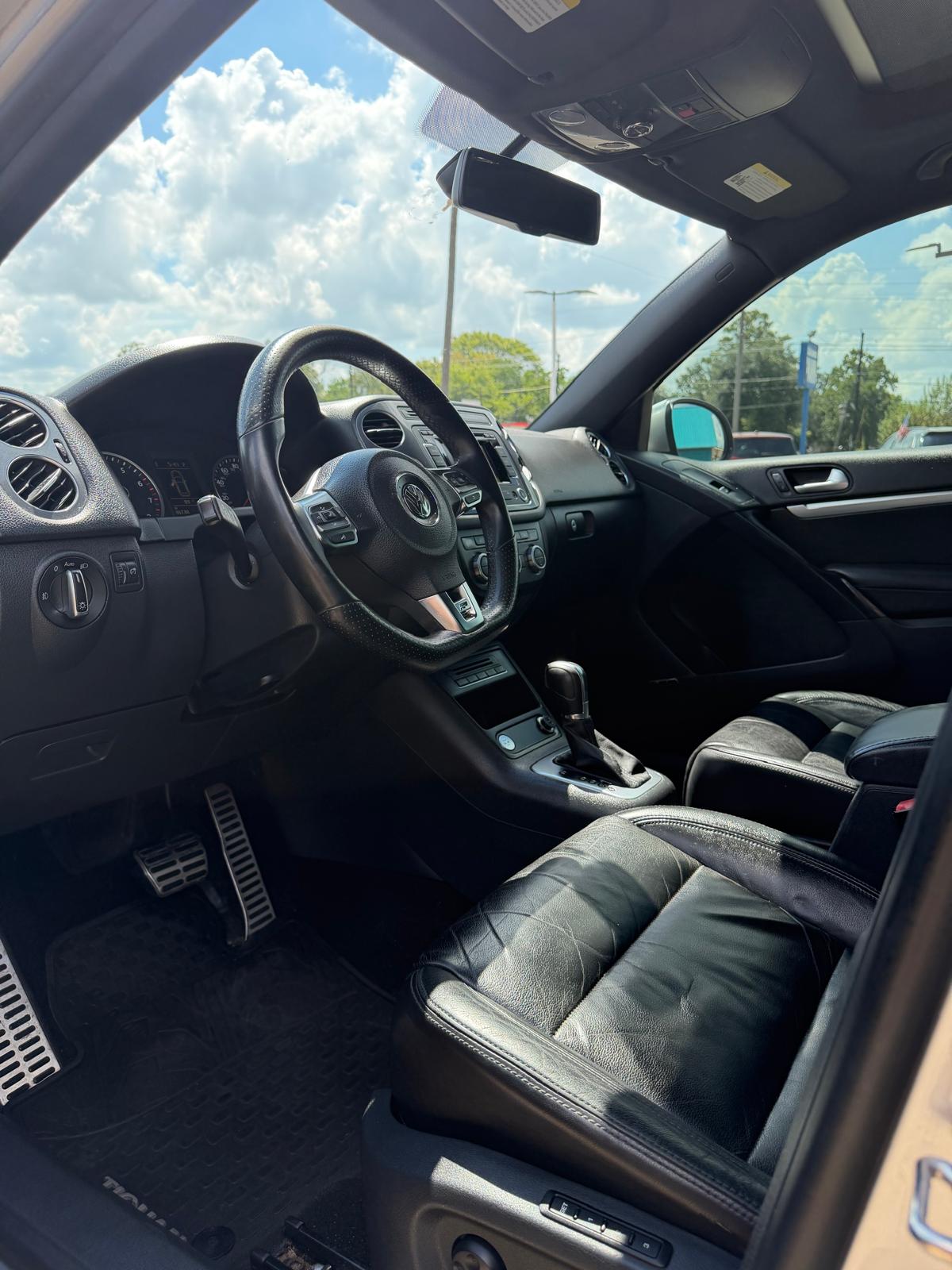 
								2014 Volkswagen Tiguan 2.0T R-Line Sport Utility 4D full									