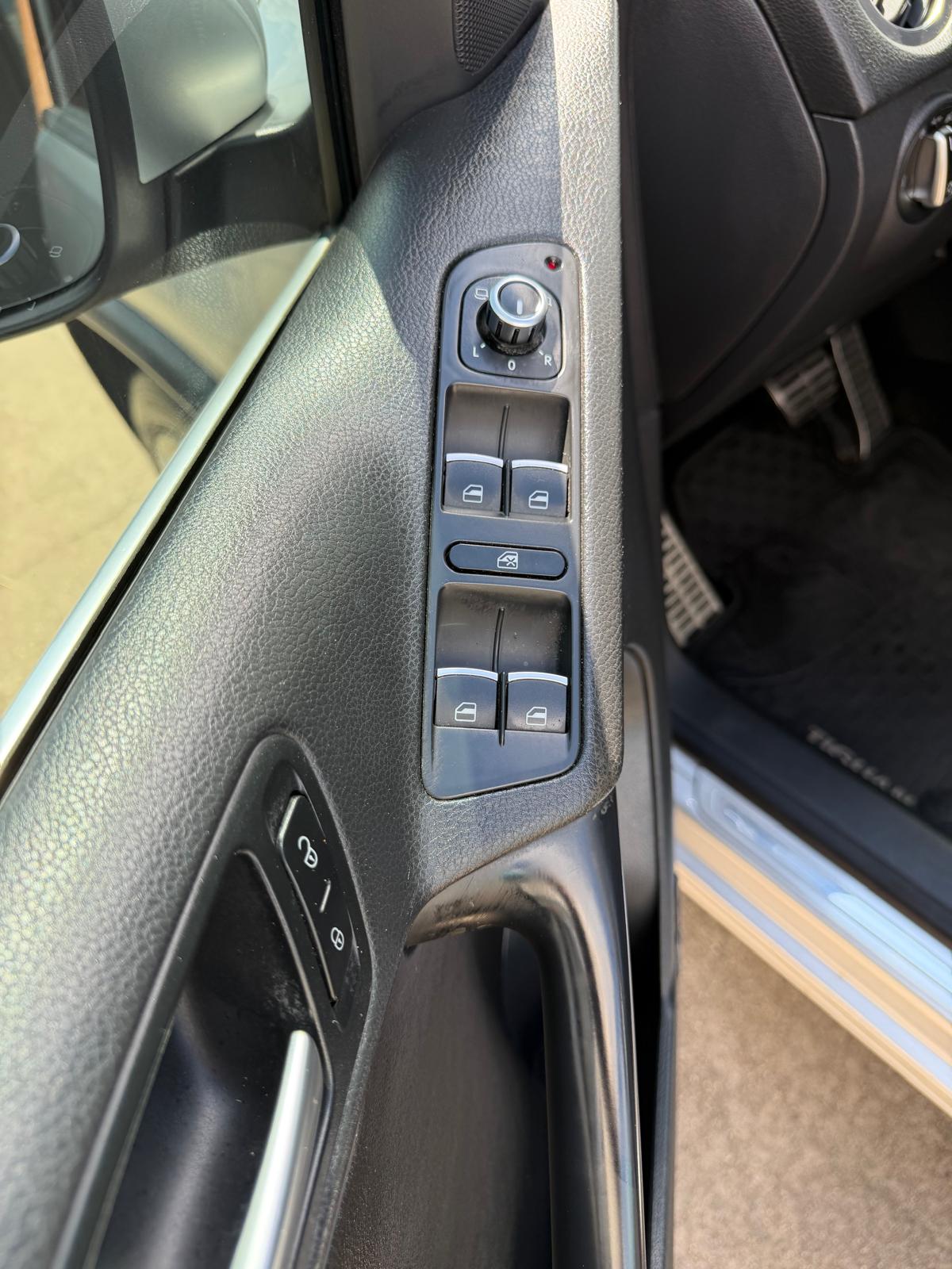 
								2014 Volkswagen Tiguan 2.0T R-Line Sport Utility 4D full									