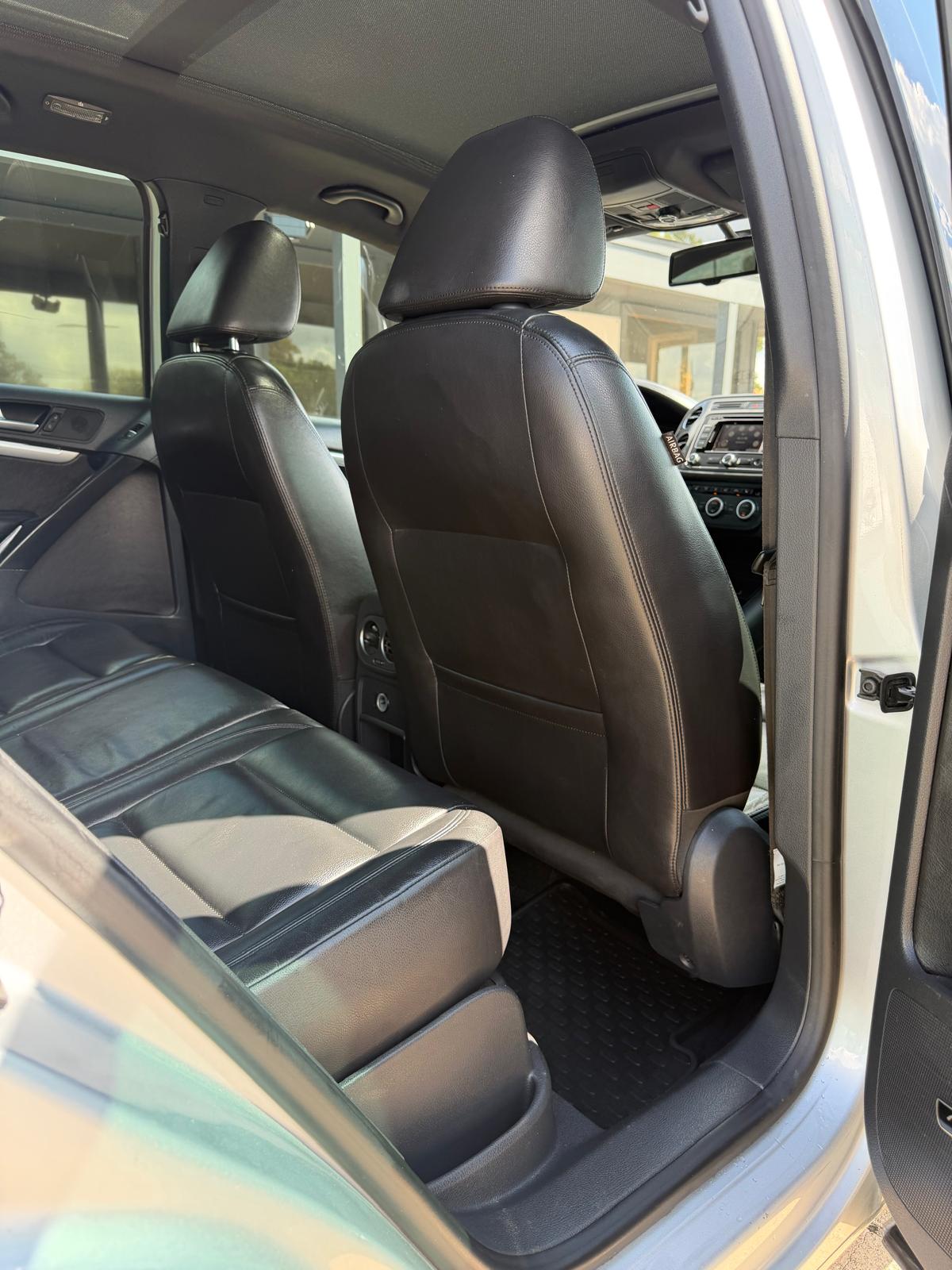 
								2014 Volkswagen Tiguan 2.0T R-Line Sport Utility 4D full									